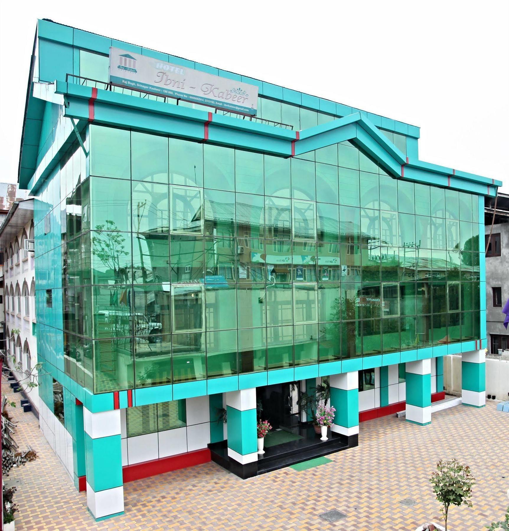 Hotel Ibni Kabeer Srīnagar Esterno foto